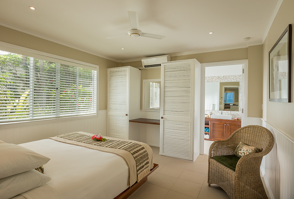 http://thefijivillacompany.com/wp-content/uploads/2014/08/new-Family-Bure-bedroom-and-ensuite.jpg