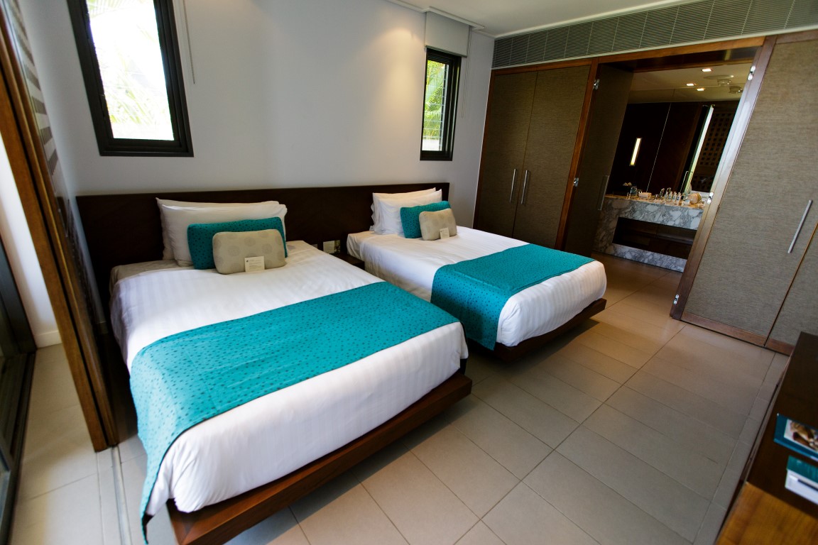 http://thefijivillacompany.com/wp-content/uploads/2014/09/2nd-bathroom-Medium.jpg