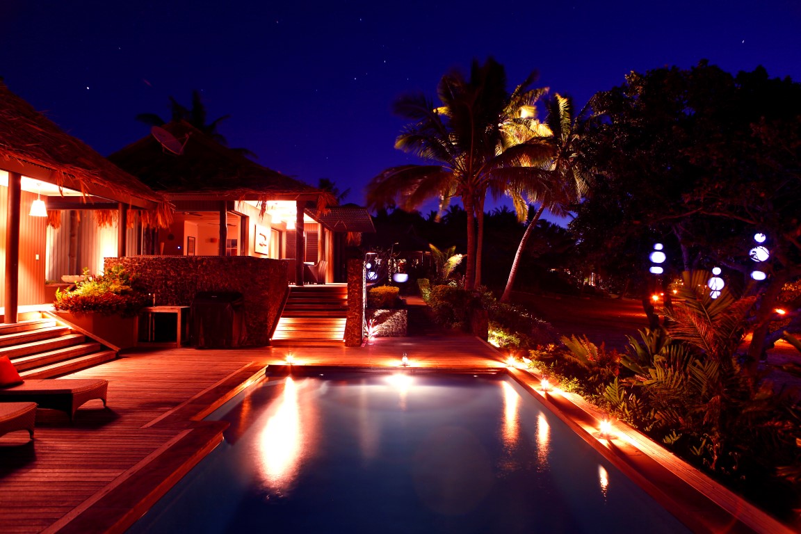 http://thefijivillacompany.com/wp-content/uploads/2014/09/B9-Royal-Evening-Exterior-1-Medium.jpg