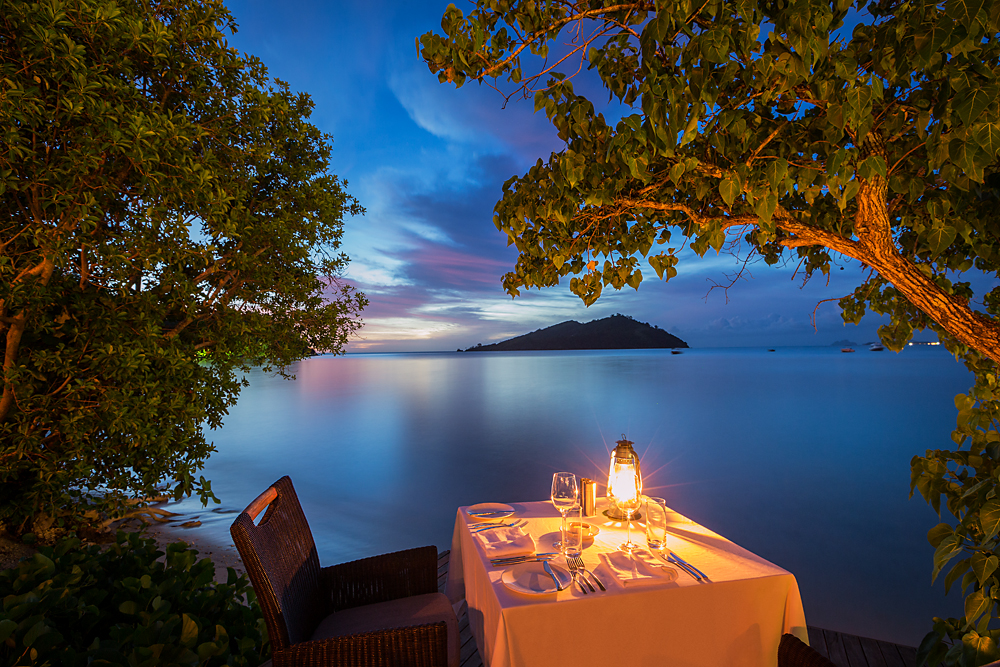 http://thefijivillacompany.com/wp-content/uploads/2014/09/LLR-Private-dining-deck-2014-052.jpg