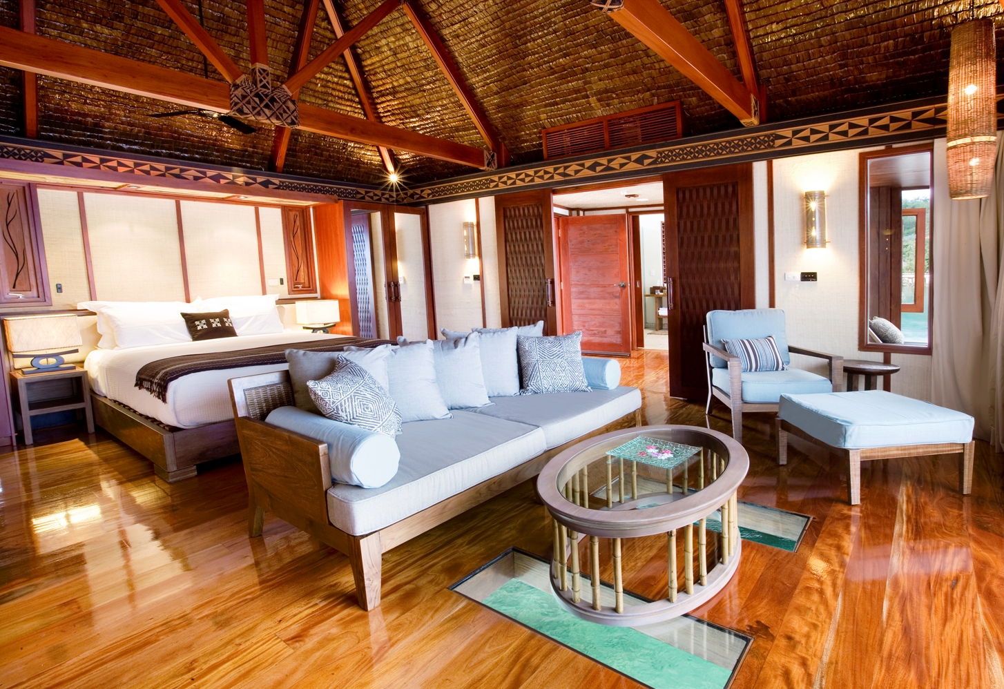 http://thefijivillacompany.com/wp-content/uploads/2014/09/Likuliku-overwater-interior.jpg