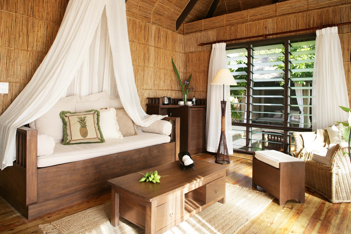 http://thefijivillacompany.com/wp-content/uploads/2014/09/Matangi-Treehouse-Interior-1-Medium.jpg