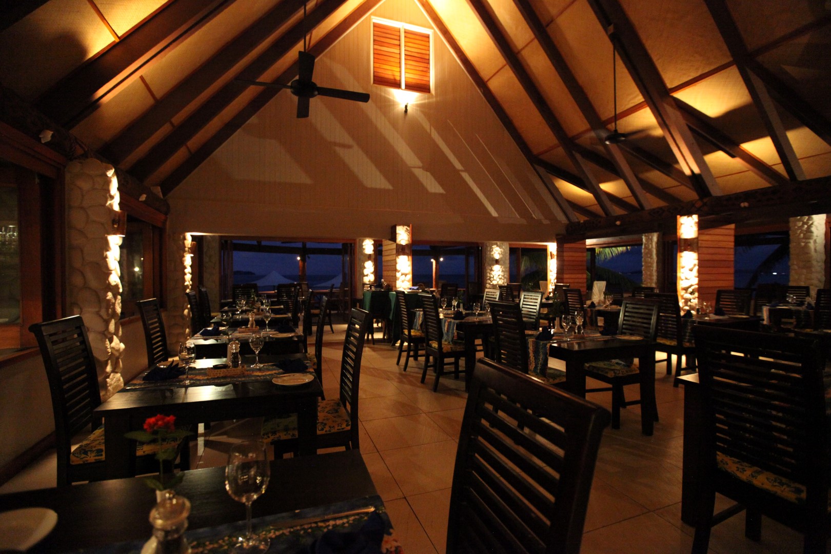 http://thefijivillacompany.com/wp-content/uploads/2014/09/Restaurant-Large.jpg