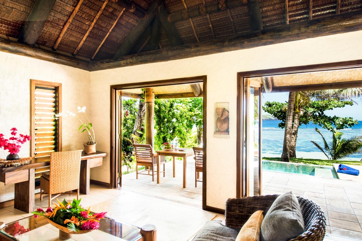 http://thefijivillacompany.com/wp-content/uploads/2014/09/Tokoriki-Sunset-Pool-Villa-Interior-Exterior-SG512-0-Medium.jpg