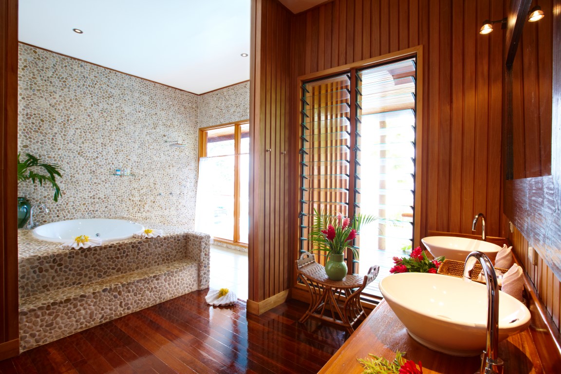 http://thefijivillacompany.com/wp-content/uploads/2014/09/bathroom-Medium.jpg