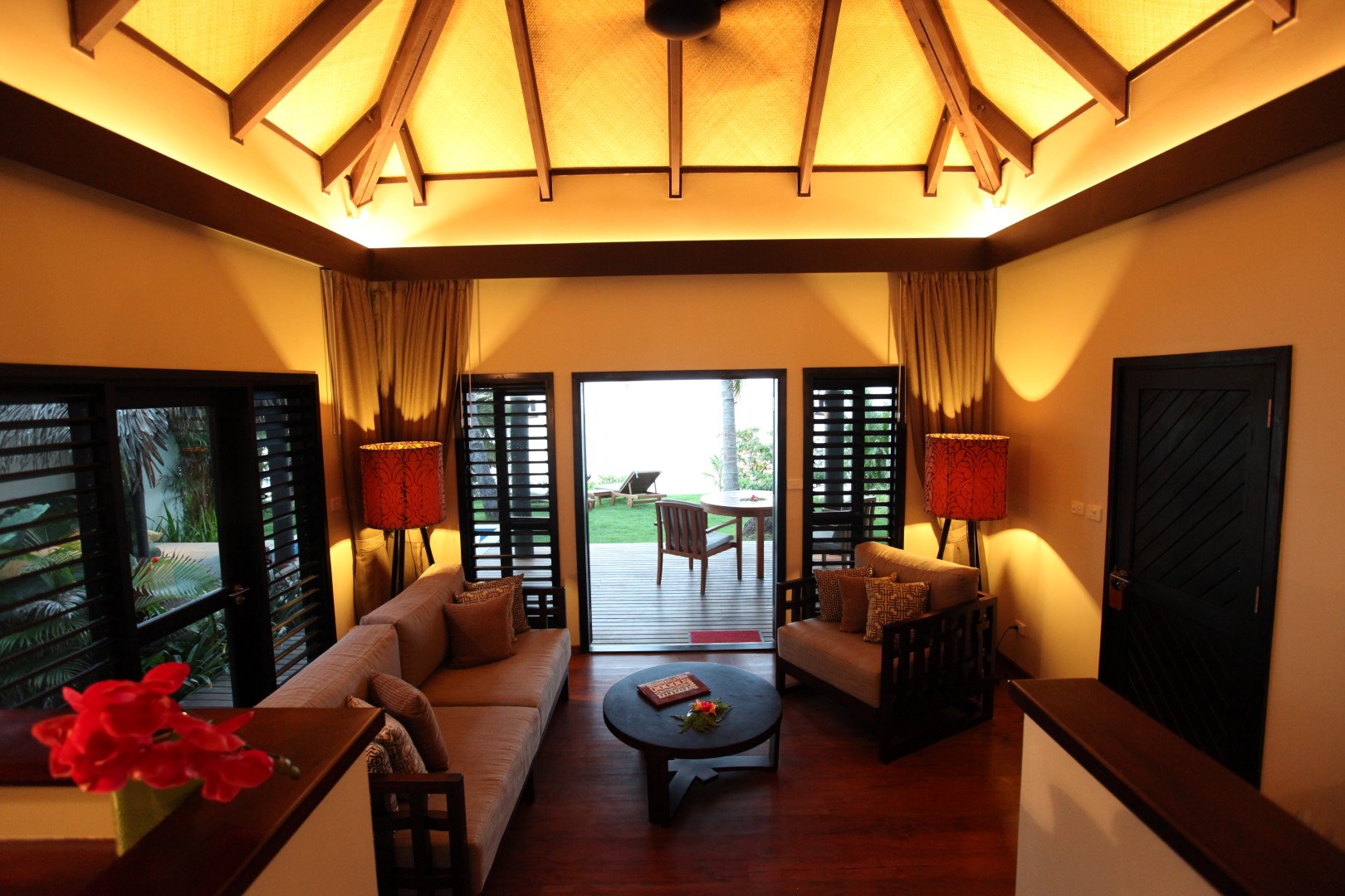 http://thefijivillacompany.com/wp-content/uploads/2014/09/lounge-Large.jpg
