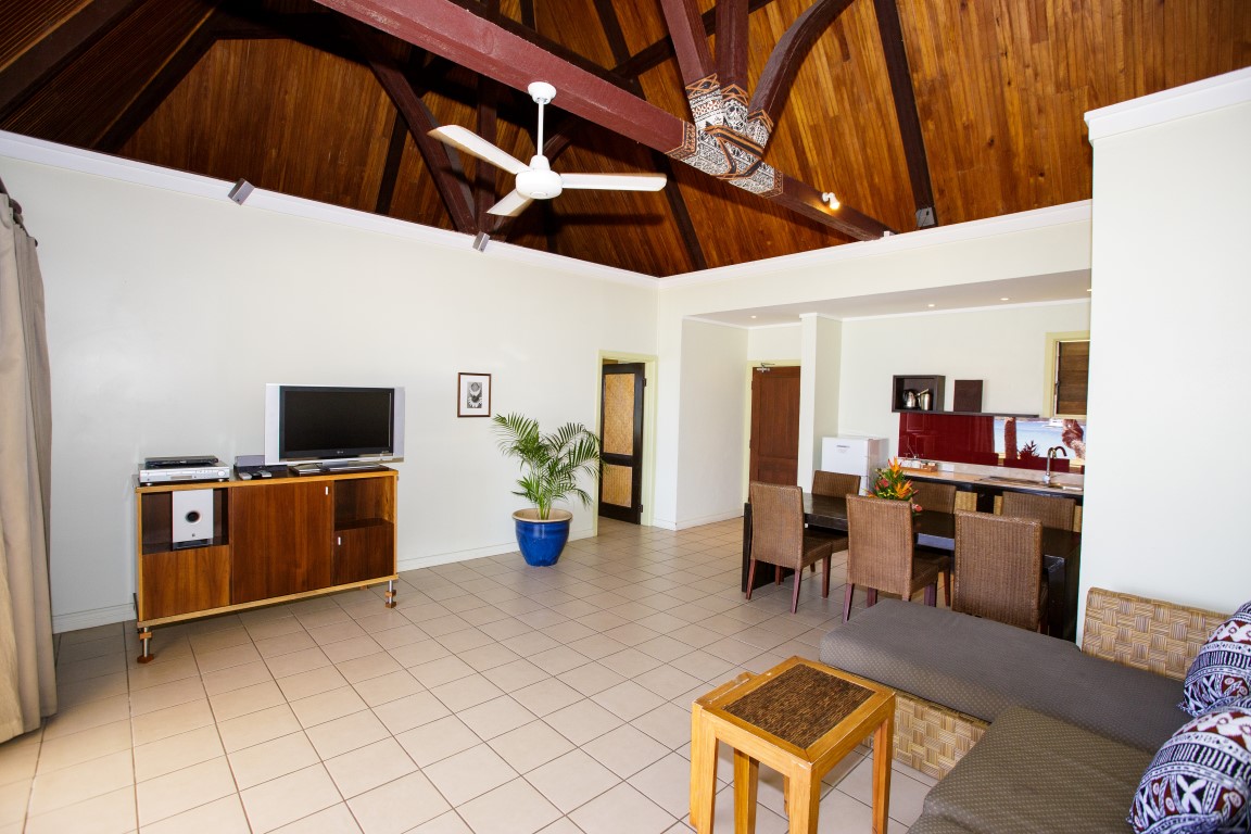 http://thefijivillacompany.com/wp-content/uploads/2014/09/lounge-room-Medium.jpg