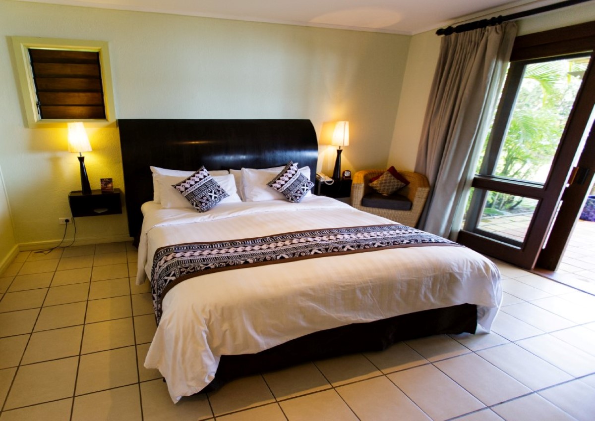http://thefijivillacompany.com/wp-content/uploads/2014/09/master-bedroom-Medium-Custom.jpg