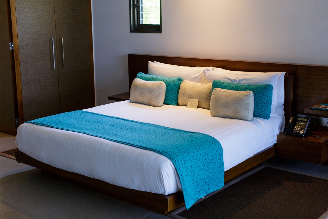 http://thefijivillacompany.com/wp-content/uploads/2014/09/master-bedroom-Medium1.jpg