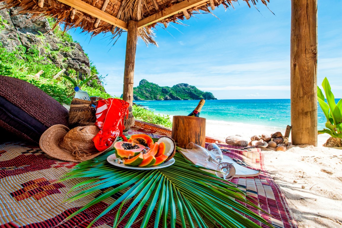 http://thefijivillacompany.com/wp-content/uploads/2014/09/tokoriki-private-beach-picnic-sg4731-Medium.jpg
