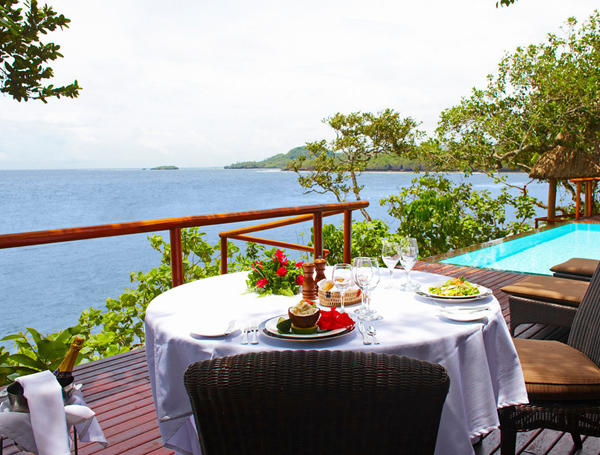 http://thefijivillacompany.com/wp-content/uploads/2014/09/villa-dining1.jpg