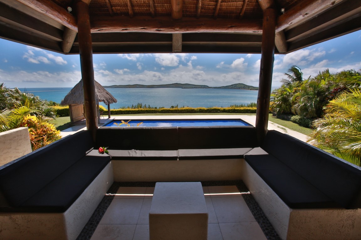 http://thefijivillacompany.com/wp-content/uploads/2014/10/outdoor-lounge-and-view-Medium.jpg