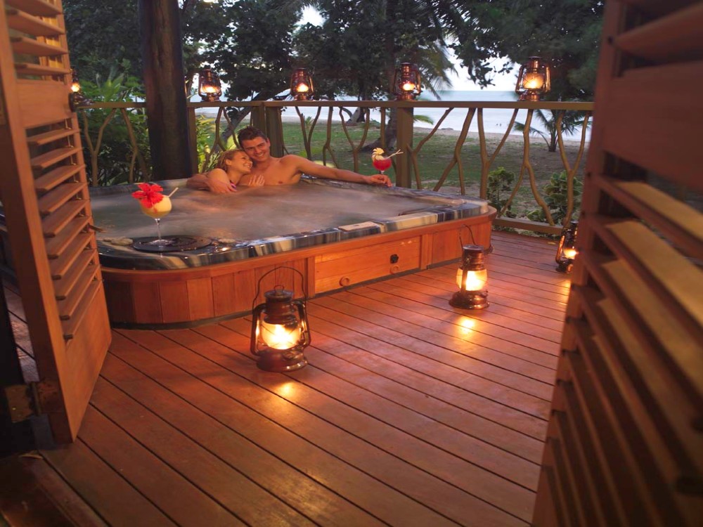 http://thefijivillacompany.com/wp-content/uploads/2014/10/spa-on-the-deck-Custom.jpg