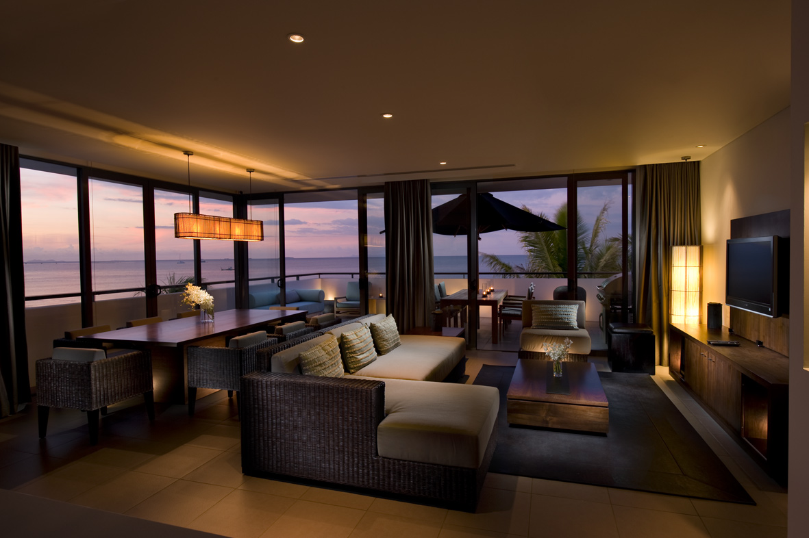 http://thefijivillacompany.com/wp-content/uploads/2015/08/3-bedroom-Penthouse-lounge-and-dining-etc2.jpg