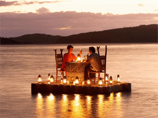 http://thefijivillacompany.com/wp-content/uploads/2015/09/intimate-and-romantic-private-dine-outs-for-two1.png